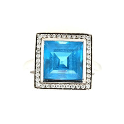 Pre Owned 18ct White Gold Blue Topaz and Diamond Ring ZT69